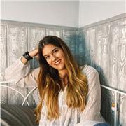 Profesora de apoyo escolar especializada en clases para niños de educación primaria